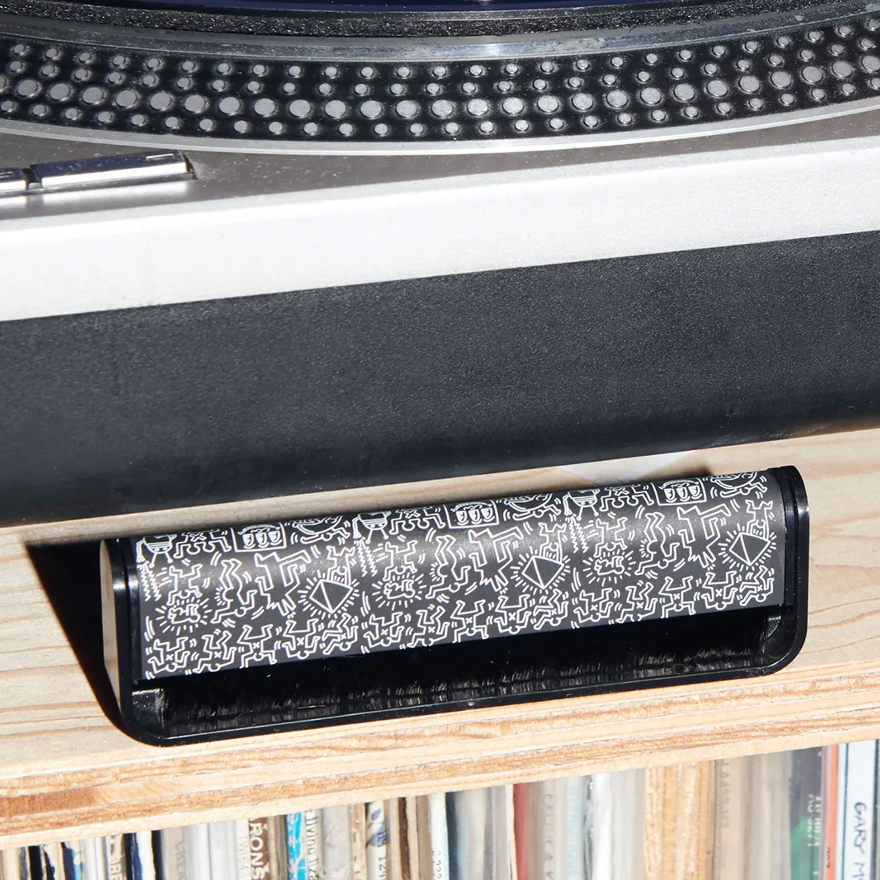 AM Clean Sound: Keith Haring Anti-Static Record Brush - Image 3