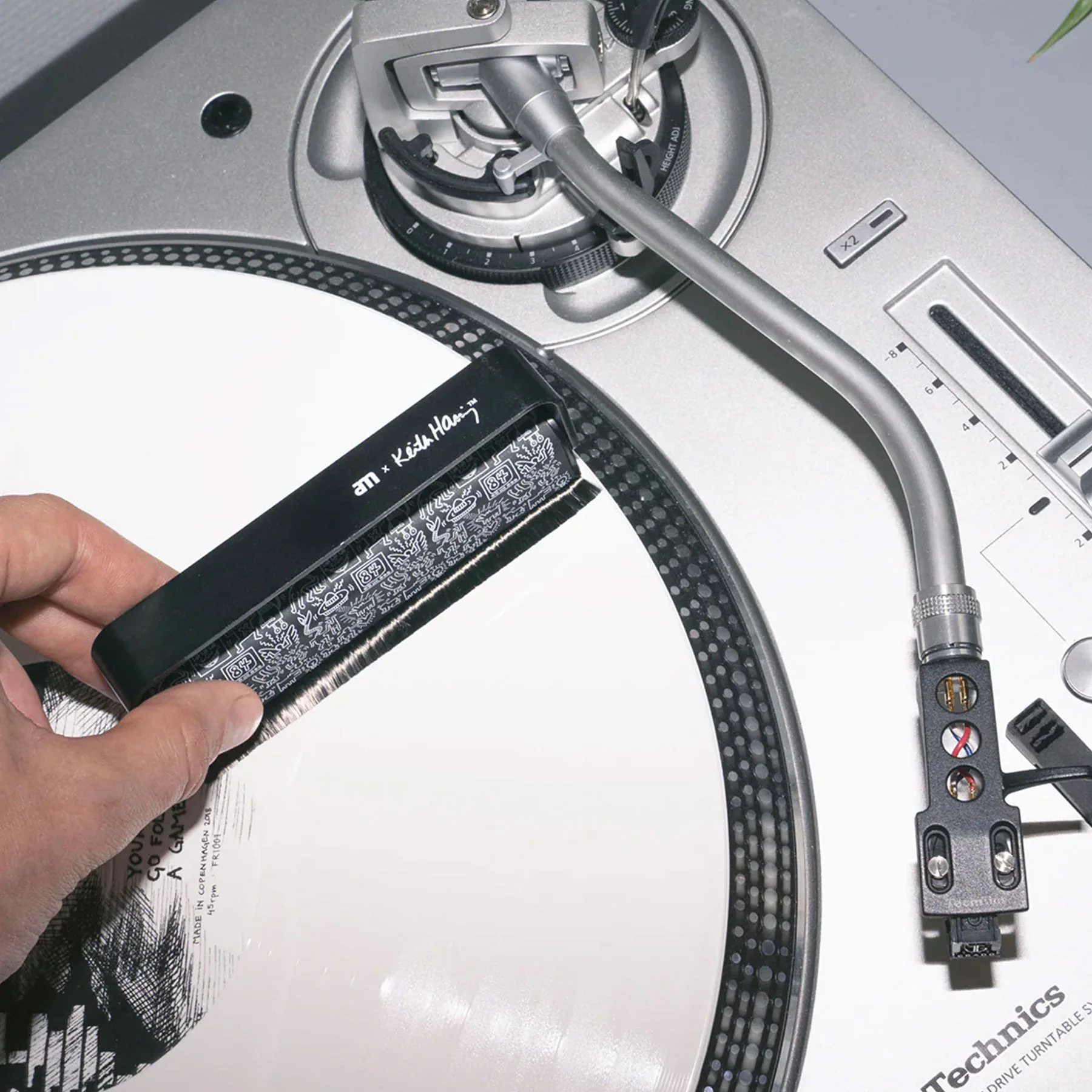 AM Clean Sound: Keith Haring Anti-Static Record Brush - Image 4