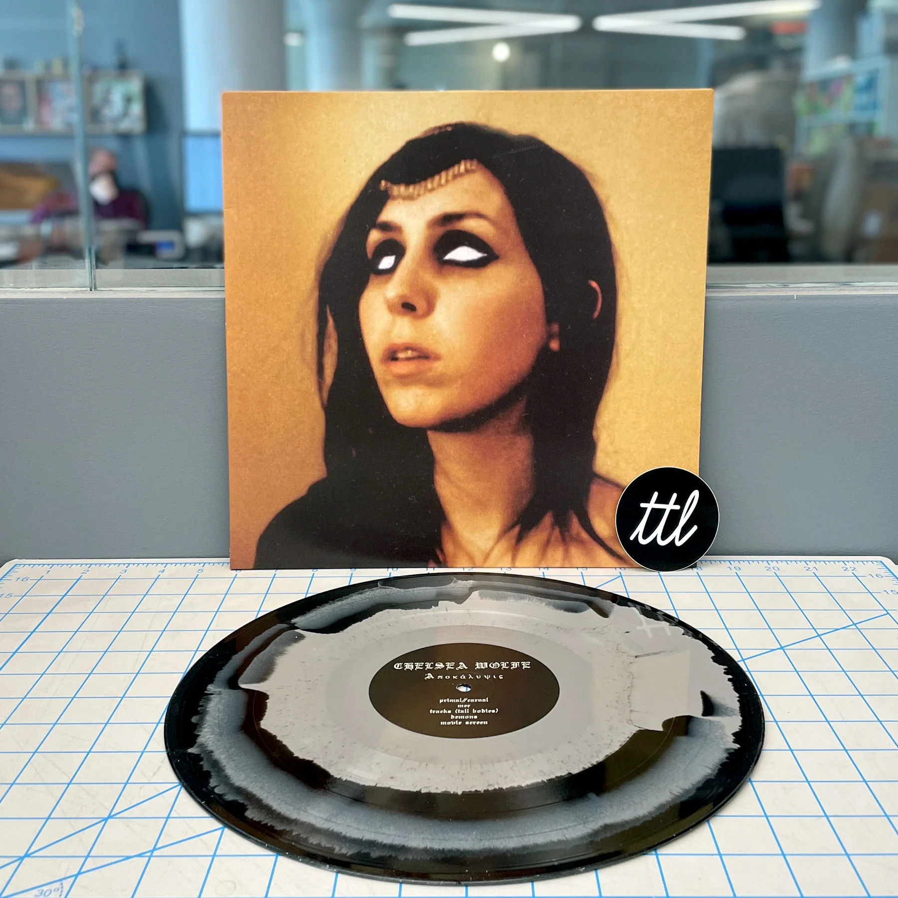 Chelsea Wolfe: Apokalypsis (Indie Exclusive Colored Vinyl) Vinyl LP - LIMIT 1 PER CUSTOMER - Image 4