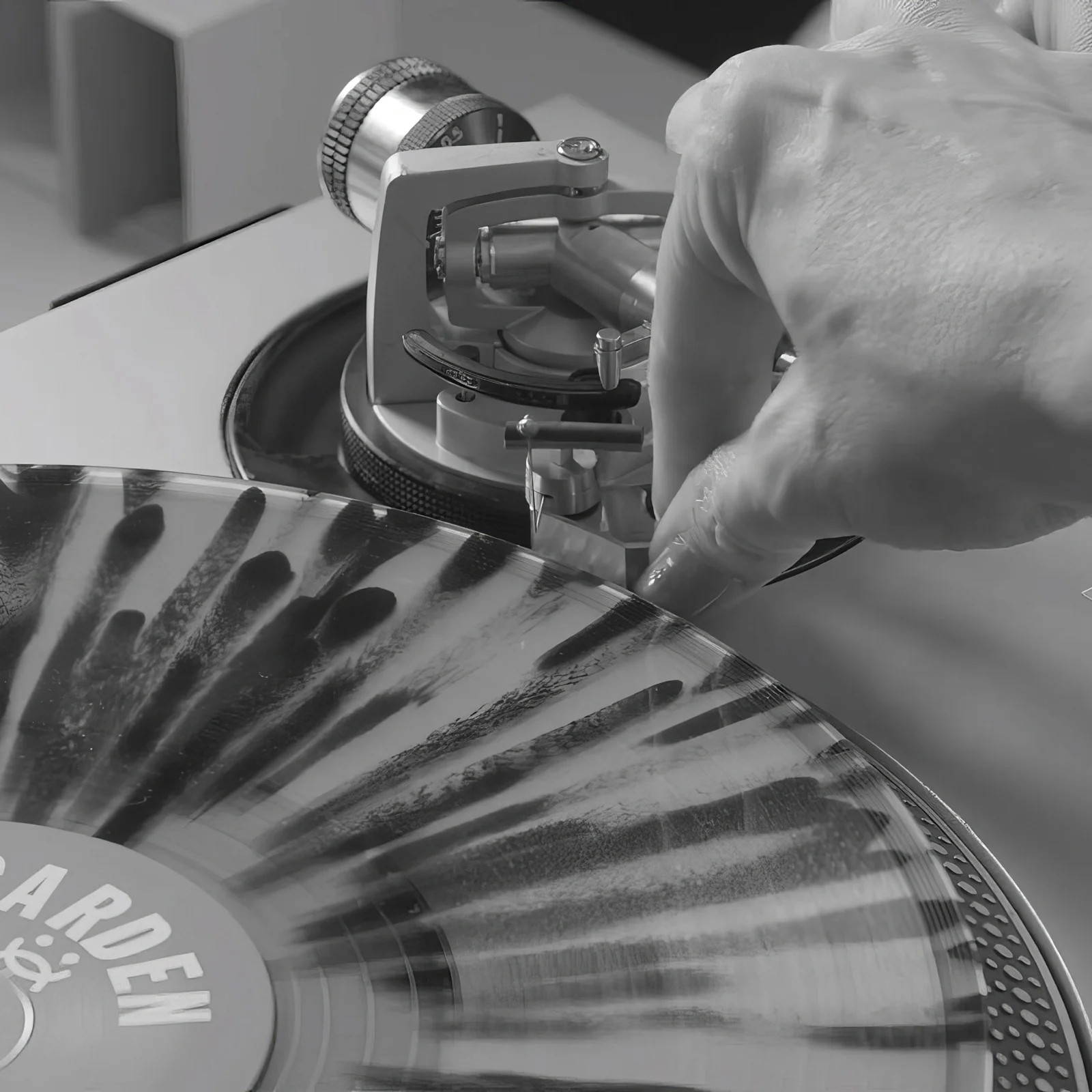 Little Fwend: Automatic Tonearm Lifter for Technics 1200 - Disco Model MKIlI - Image 3
