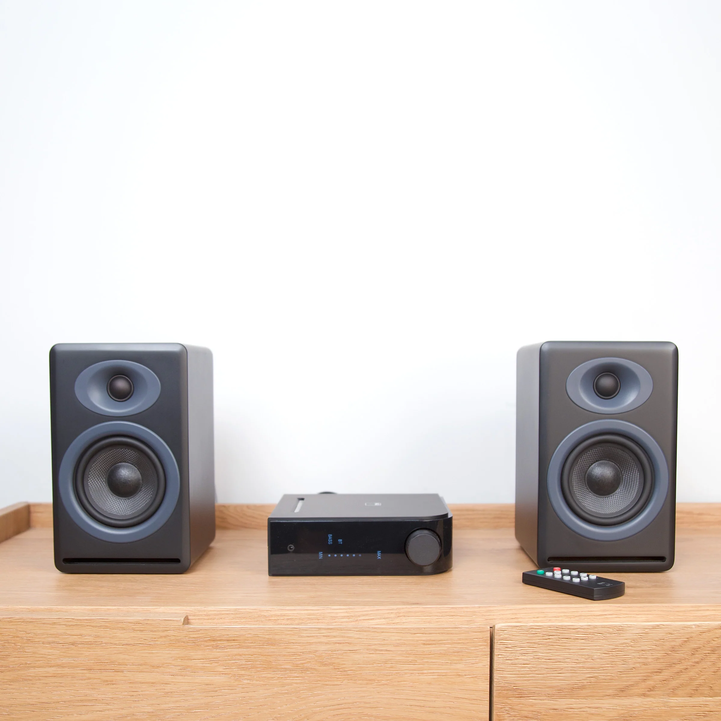 NAD: D3020 V2 Amplfier / Audioengine P4 / Passive Speaker Package