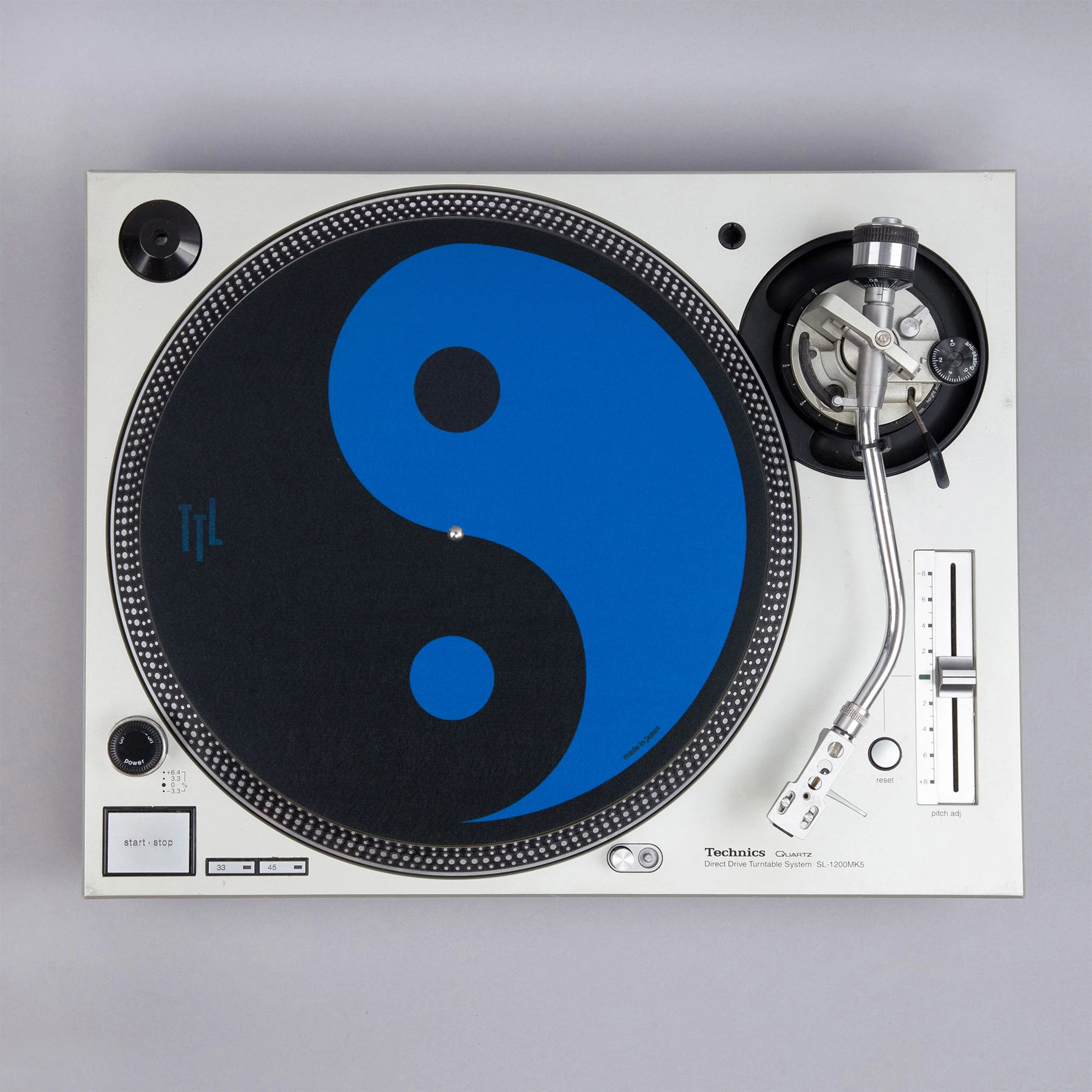 Turntable Lab: Dr. Suzuki Record Mat - Dark Mode